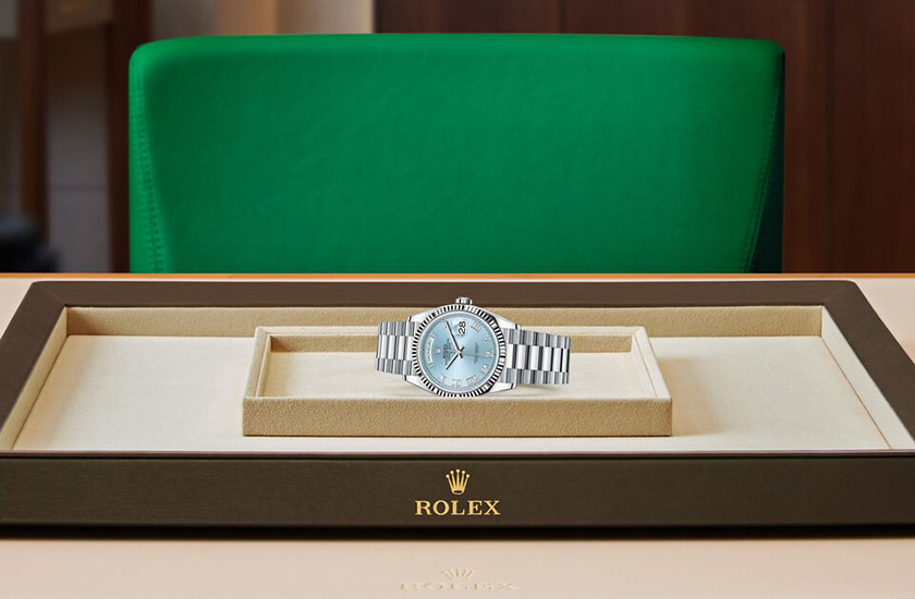  Rolex Day-Date 36 de platino y esfera azul glaciar watchdesk en Grassy